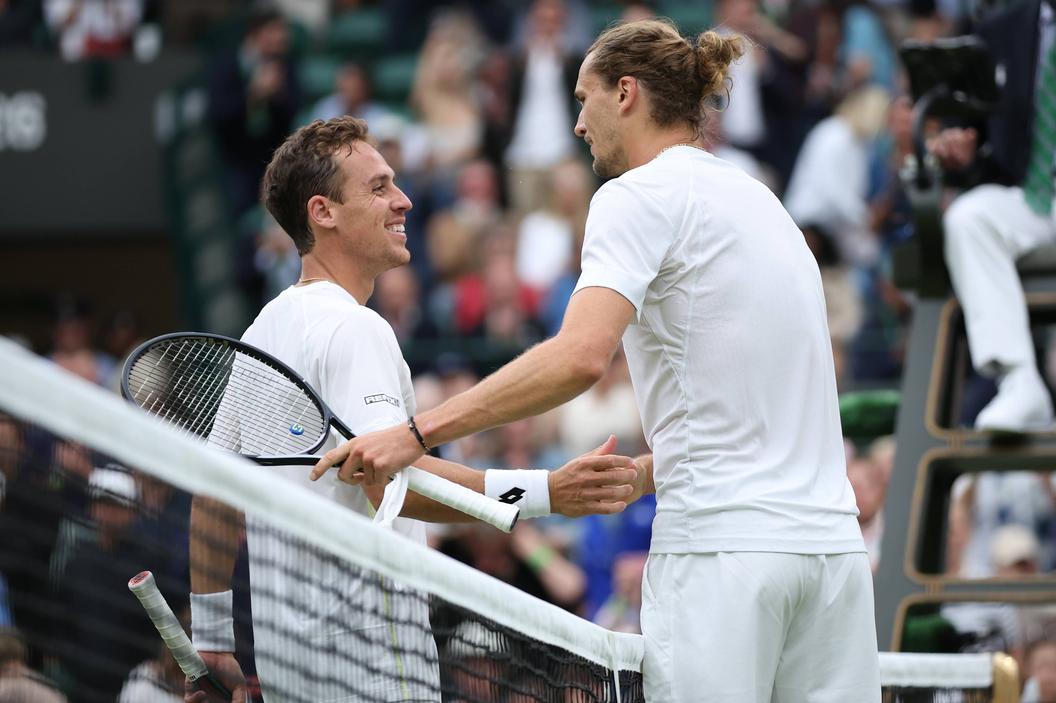 包含温网绝杀澳网，兹维列夫统治全场的词条