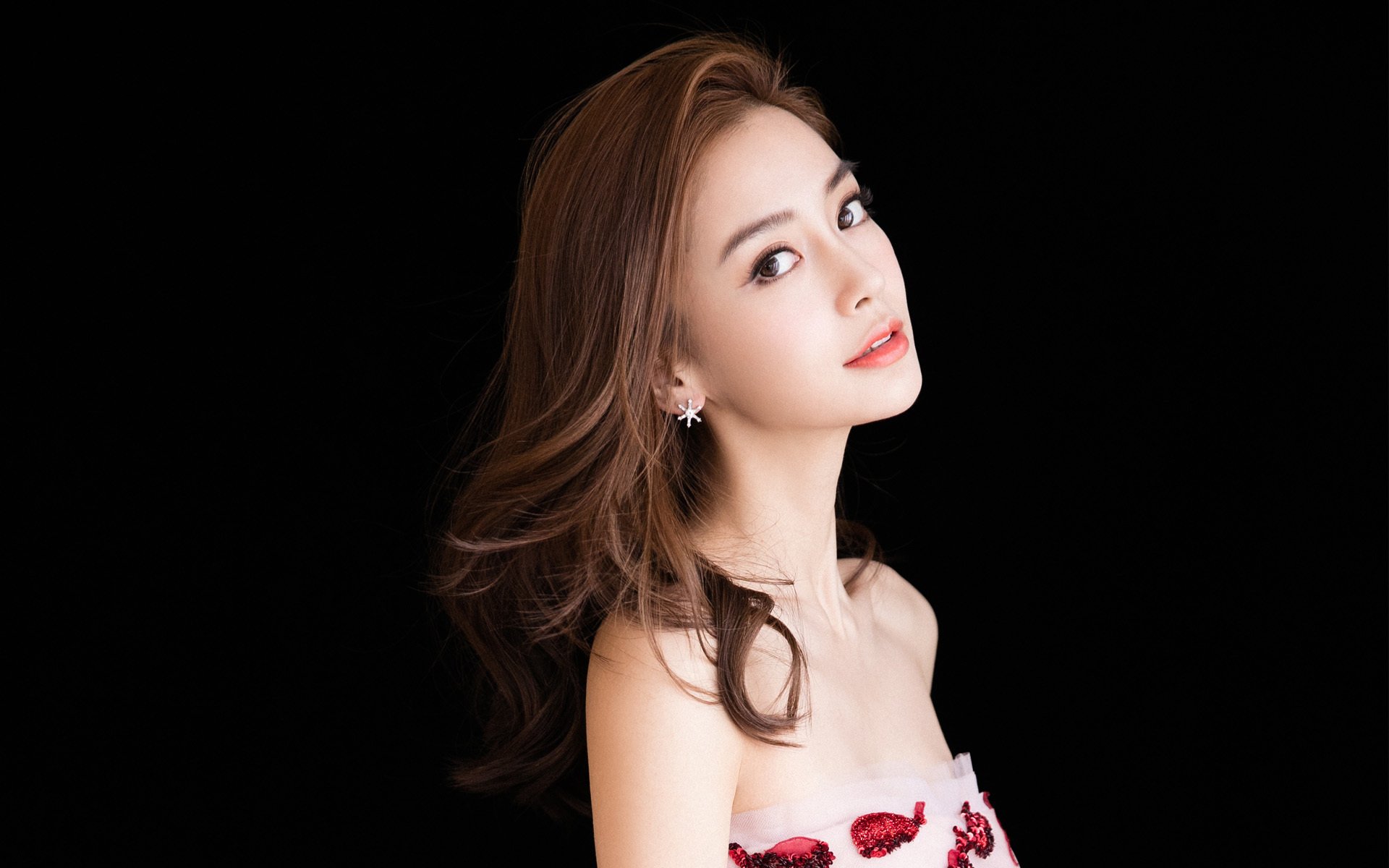 绿茵双重奏，芬兰压哨奇迹与C罗王者归来