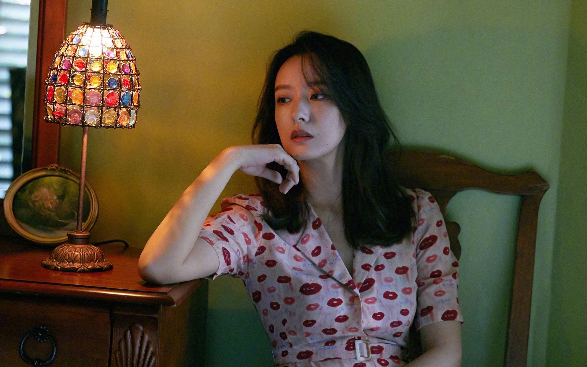 首先,我们来创造一个引人入胜的标题
